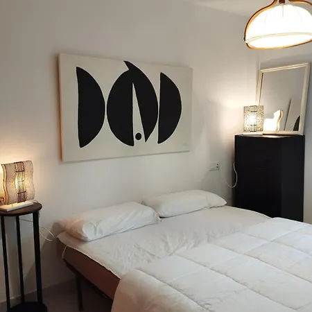 Excellent Location 100 M From The And Services Llançà