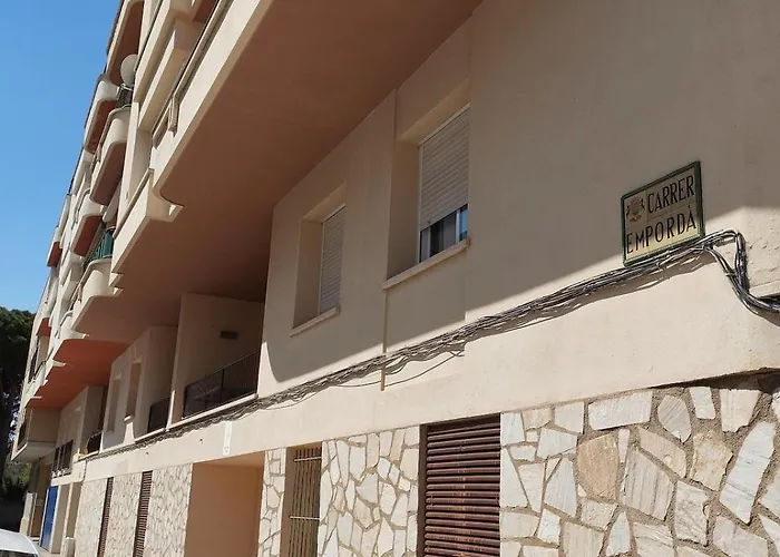 Excellent Location 100 M From The And Services *