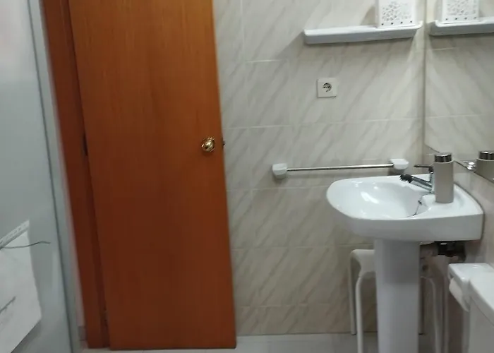 Excellent Location 100 M From The And Services Apartamento Llança